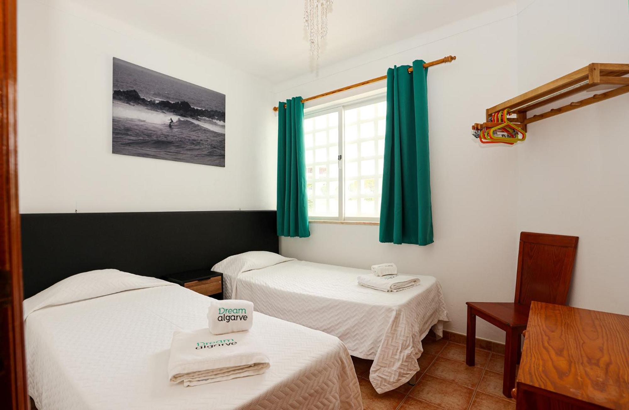 P - Meia-Praia Seaview Guesthouse ลากอส ภายนอก รูปภาพ