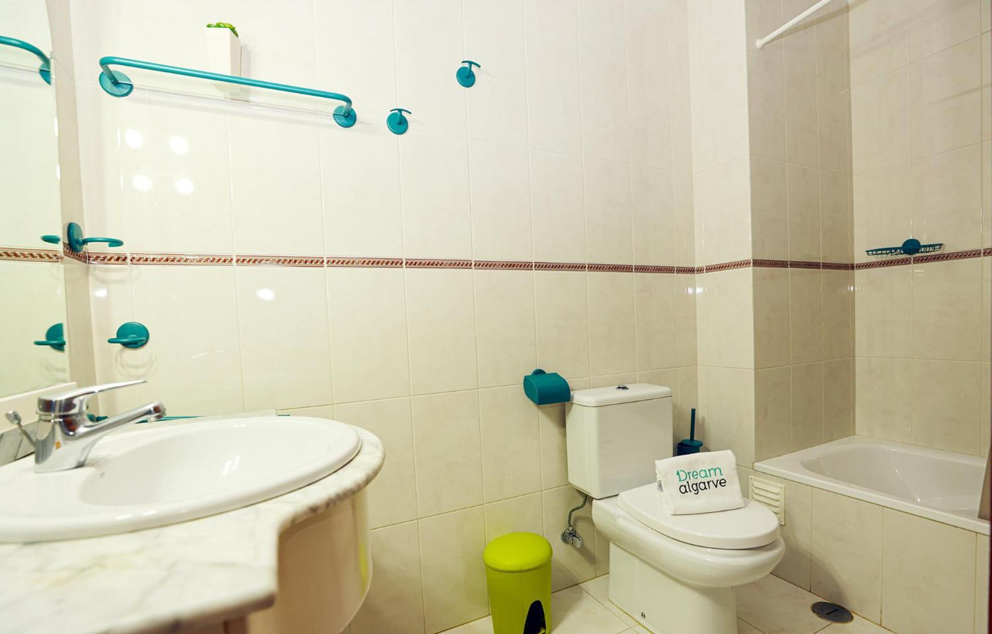 P - Meia-Praia Seaview Guesthouse ลากอส ภายนอก รูปภาพ
