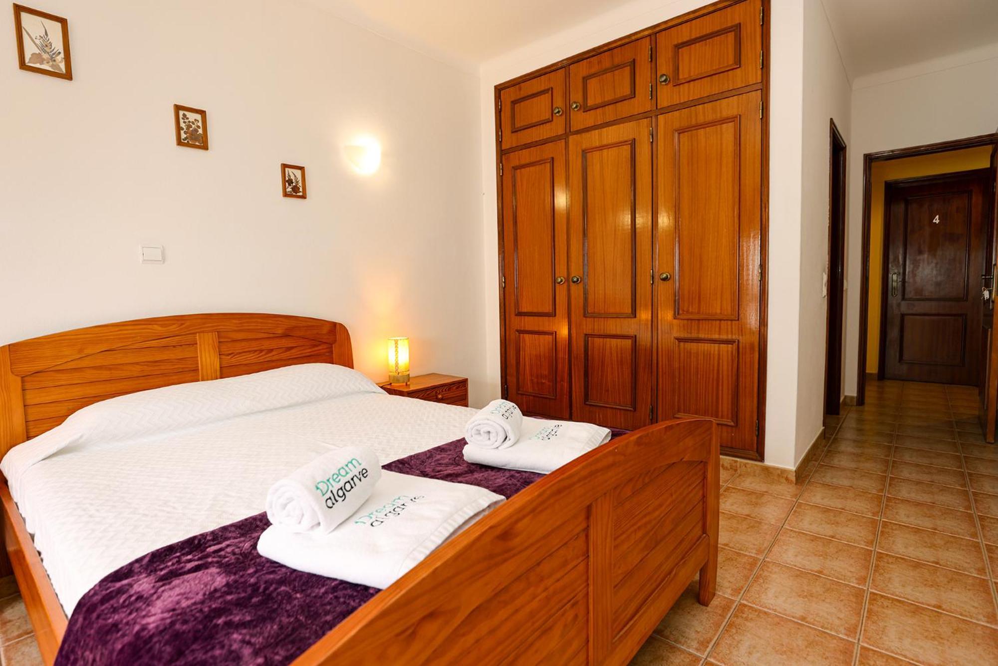 P - Meia-Praia Seaview Guesthouse ลากอส ภายนอก รูปภาพ